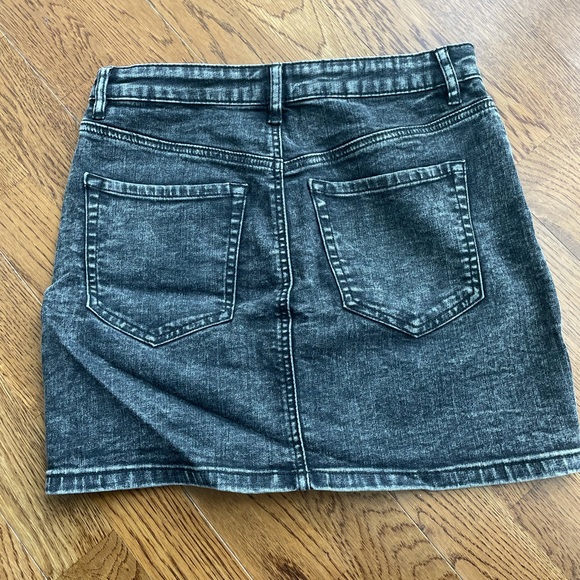 Garage Miniskirt - Picture 2 of 3